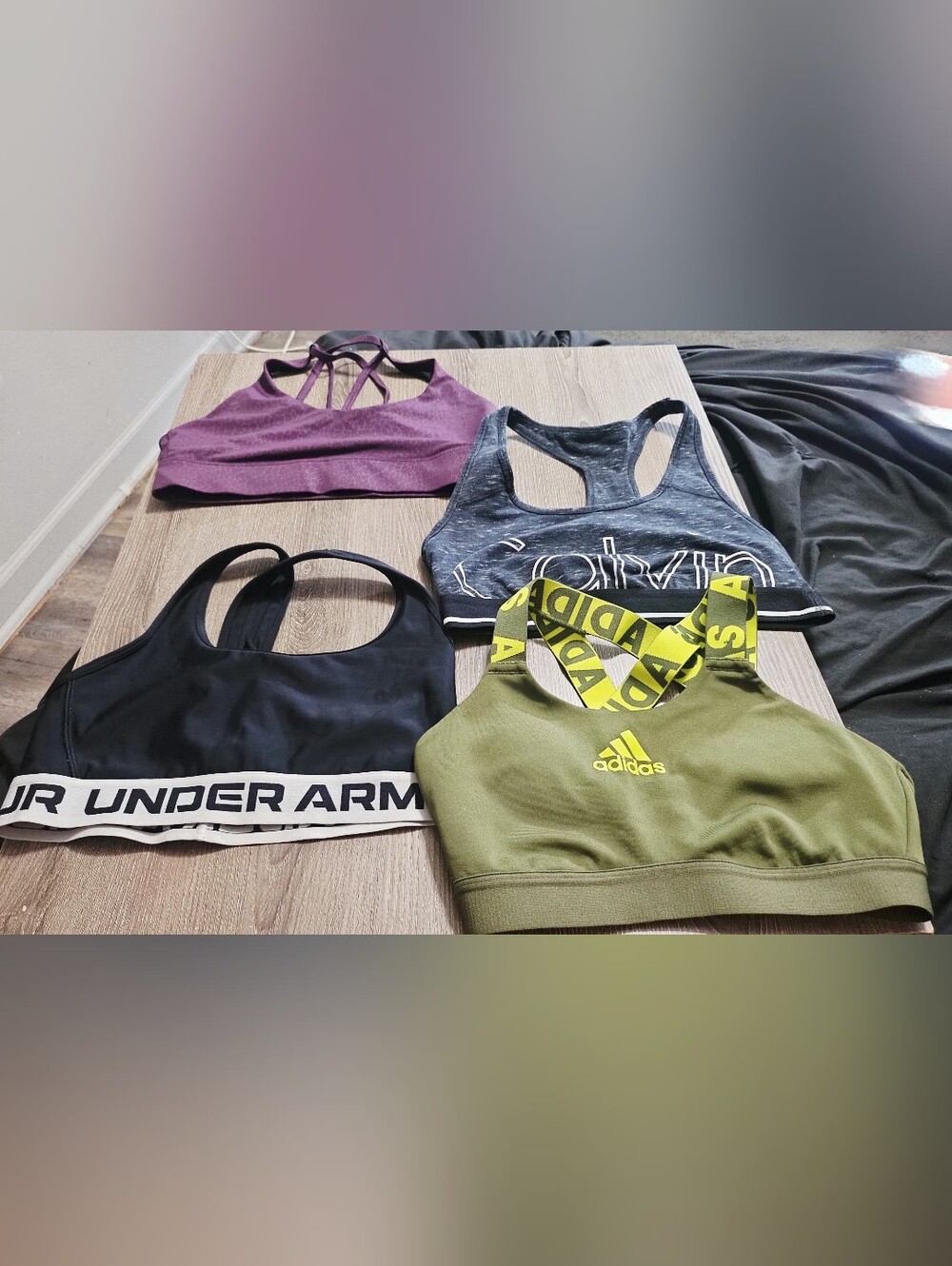 7 Womens Sports Bras Under Armour, New Balance, Adidas, Calvin Klein size M